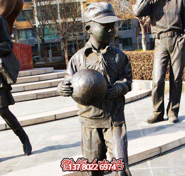 鑄銅雕塑，點綴小學(xué)廣場，傳遞小學(xué)生足球精神