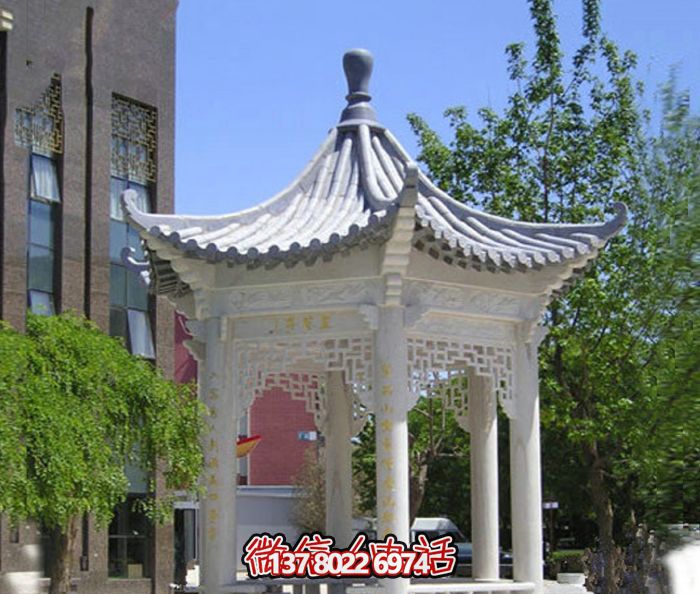 精美漢白玉鏤空涼亭，為校園休息區(qū)提供清涼休息空間