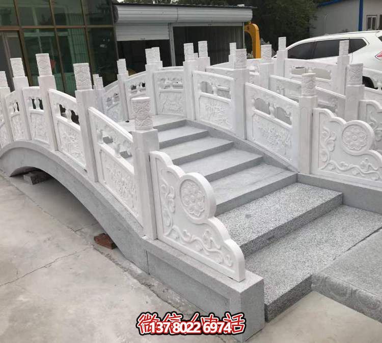 美麗的漢白玉石拱橋，伴您一路暢游！
