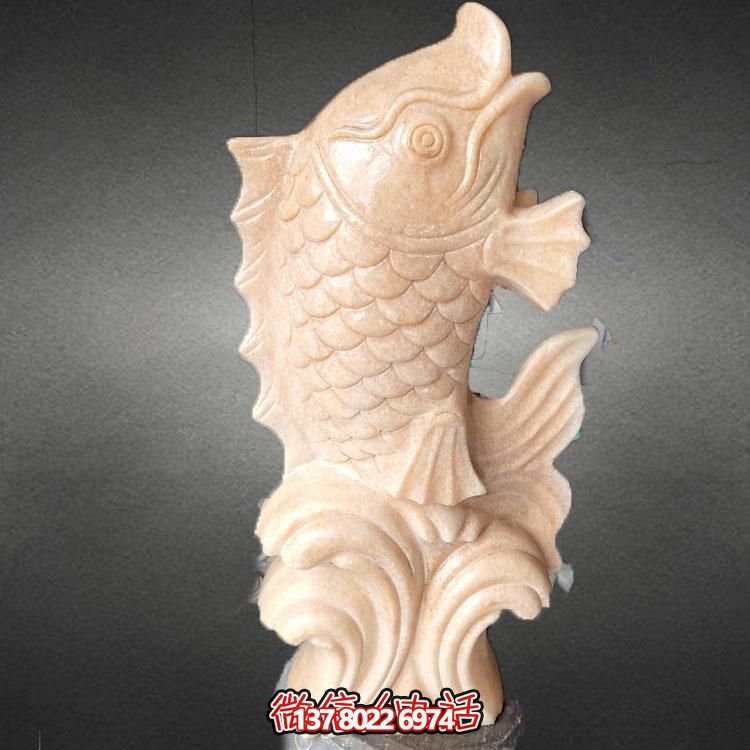 集大理石石雕、水景擺件、鯉魚(yú)雕塑于一體的精美藝術(shù)品