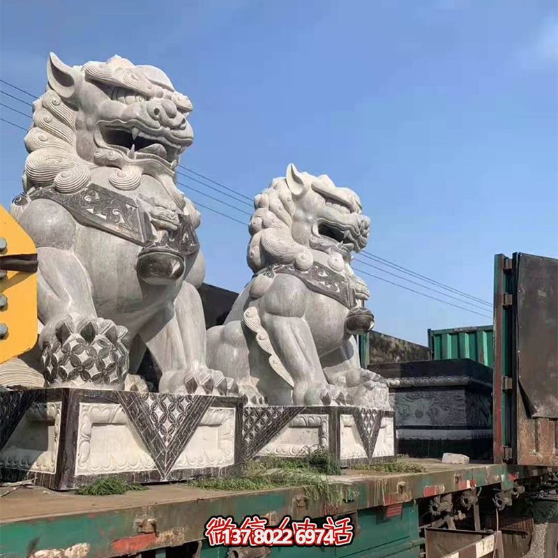 青石制大型仿真獅子雕塑，為鎮(zhèn)宅增添獨特魅力