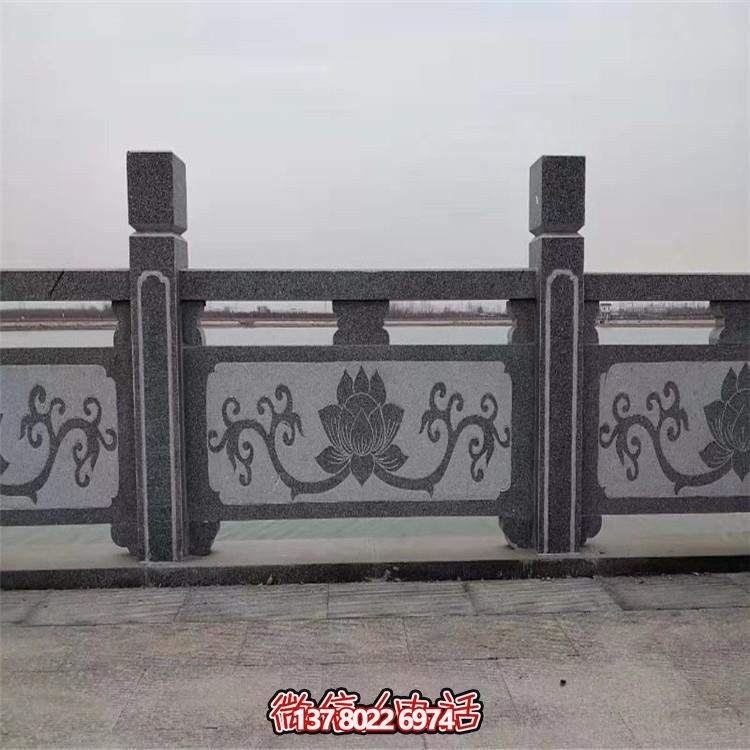 花崗巖護(hù)欄——完美結(jié)合精美雕刻與經(jīng)典欄桿扶手，為寺廟景點(diǎn)帶來外觀華麗的裝飾