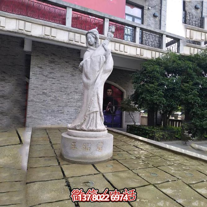 傳承歷史的美，贊美女王的神奇雕像