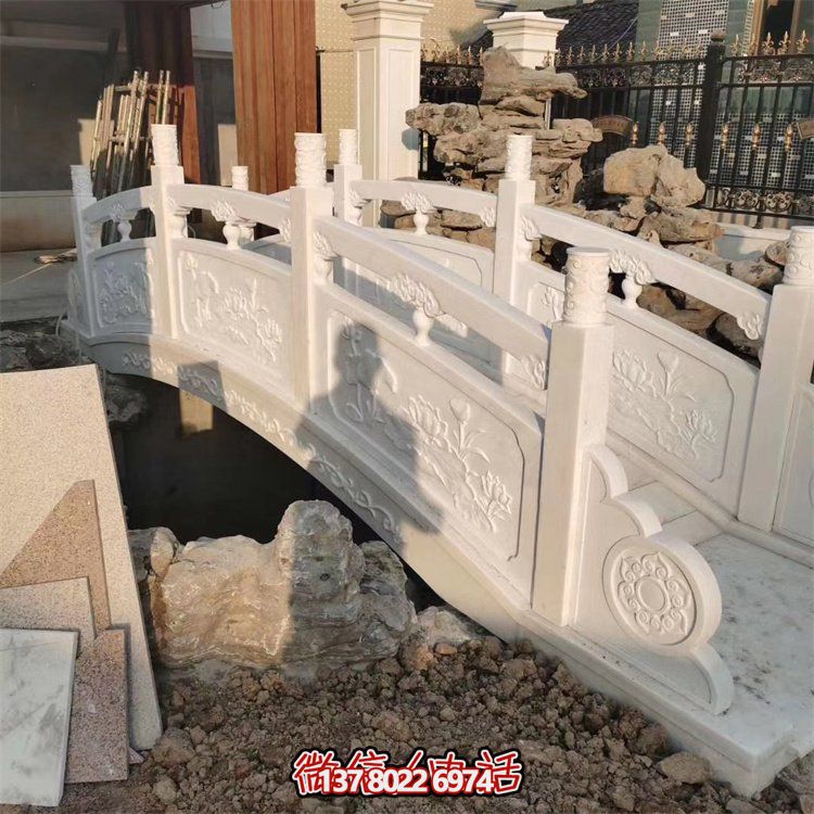 精美大理石雕刻欄桿，為景區(qū)公園拱橋添加裝飾美感和防護功能