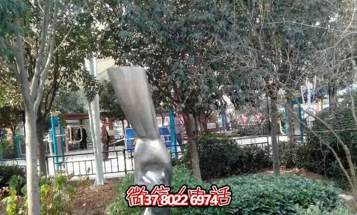 不銹鋼兒童雕塑——讓孩子們在學校里拉大手，拋光小手