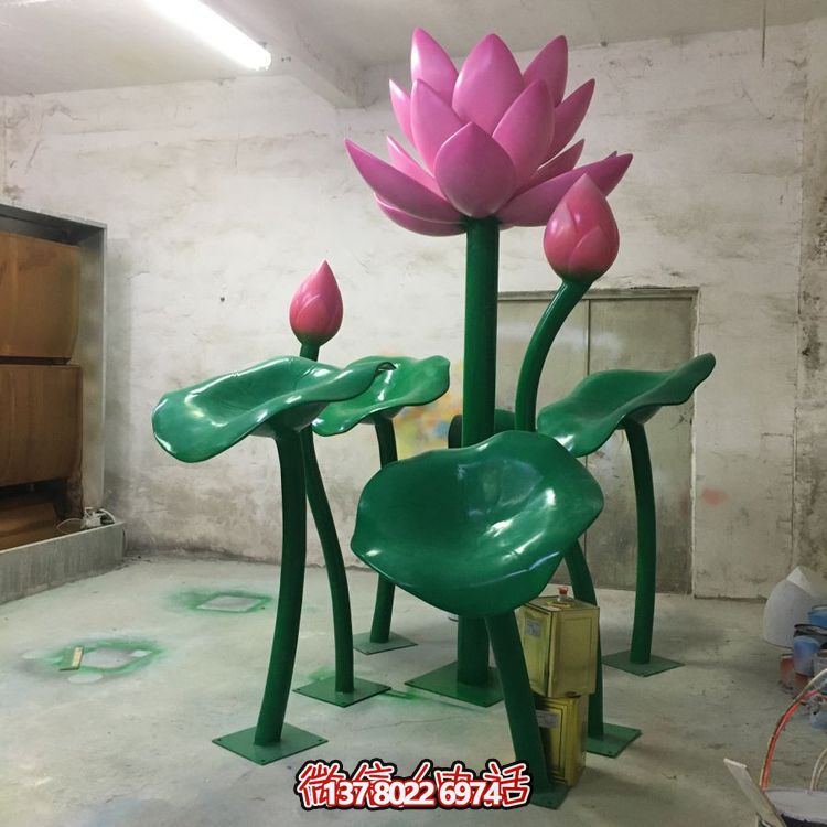 大型不銹鋼彩繪蓮花擺件，為游樂場(chǎng)、商場(chǎng)、戶外公園增色