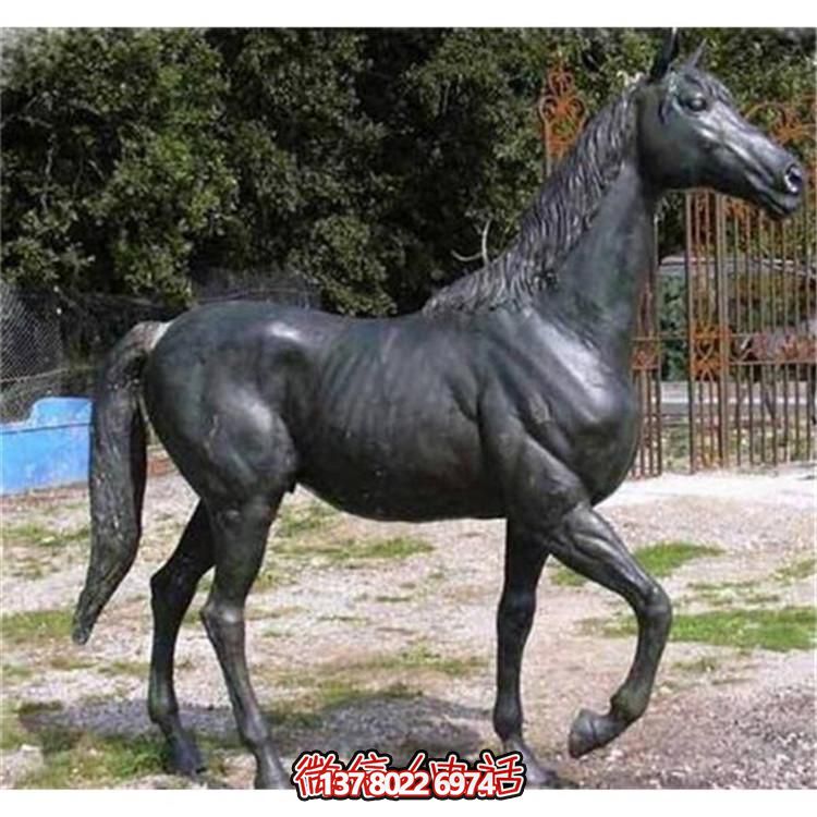 玻璃鋼仿銅馬雕塑，為園林廣場(chǎng)增添獨(dú)特魅力