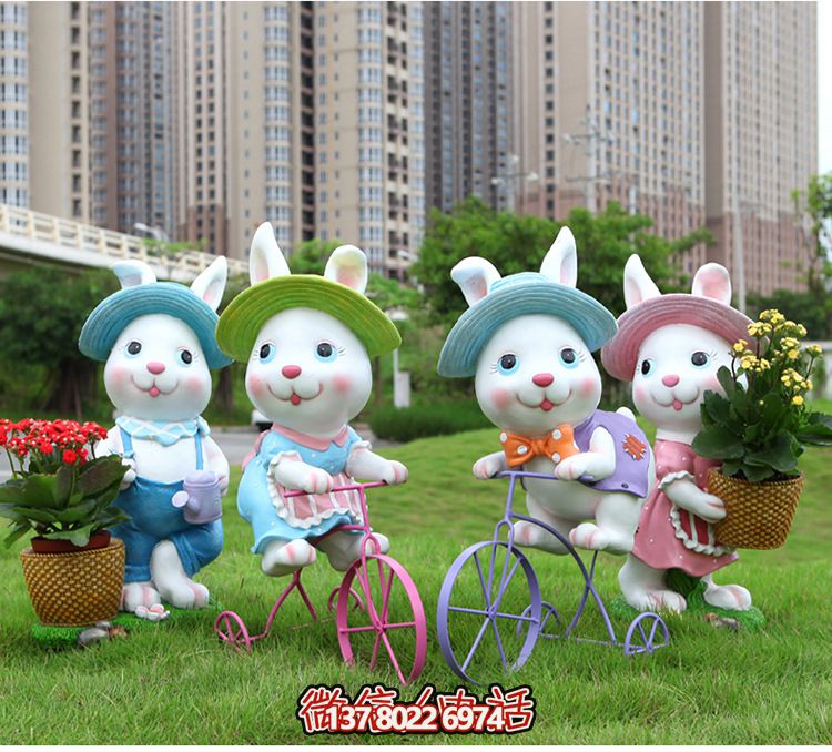 可愛兔子雕塑，為您的草坪添彩