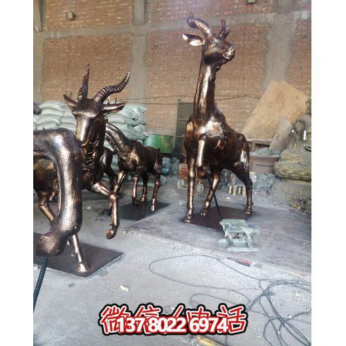 大型梅花鹿銅雕雕塑，裝點別墅小區(qū)