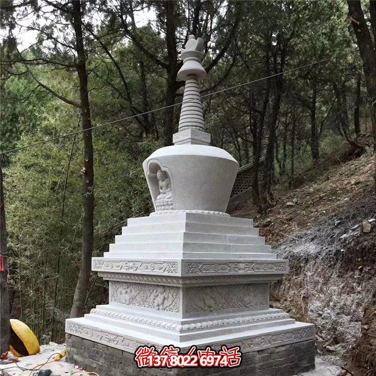 古老漢白玉石雕舍利塔，紀(jì)念古代寺廟的傳統(tǒng)藝術(shù)