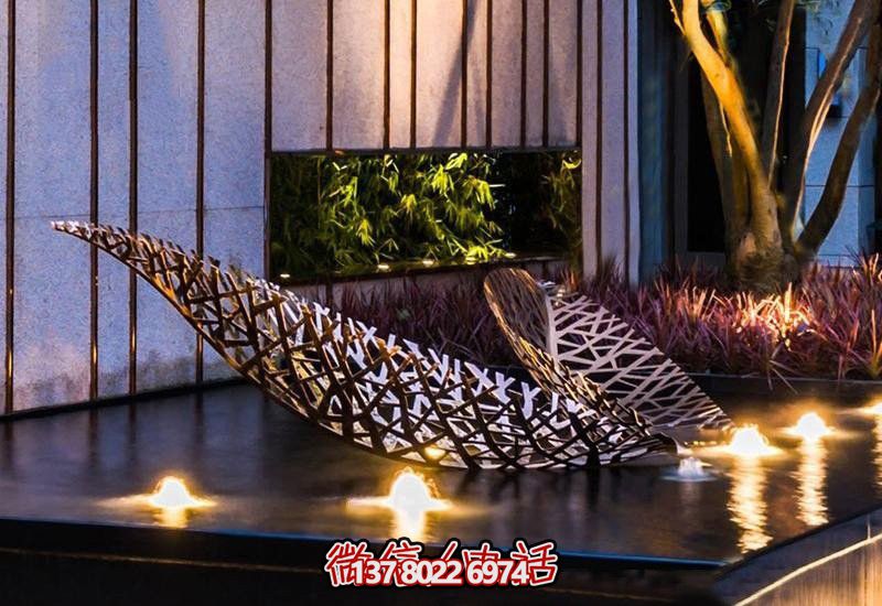 不銹鋼樹葉鏤空雕塑，給戶外和酒店環(huán)境帶來優(yōu)雅氣息
