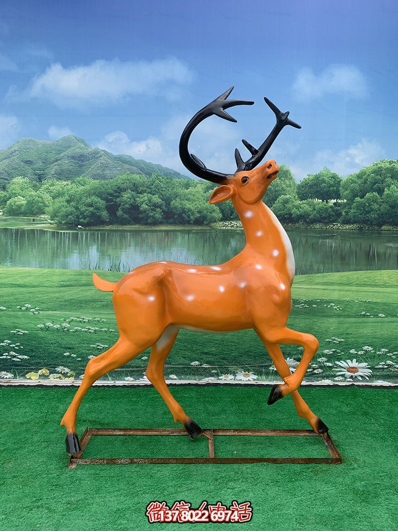 彩繪玻璃鋼雕塑梅花鹿——行走抬頭，點(diǎn)綴廣場(chǎng)街道