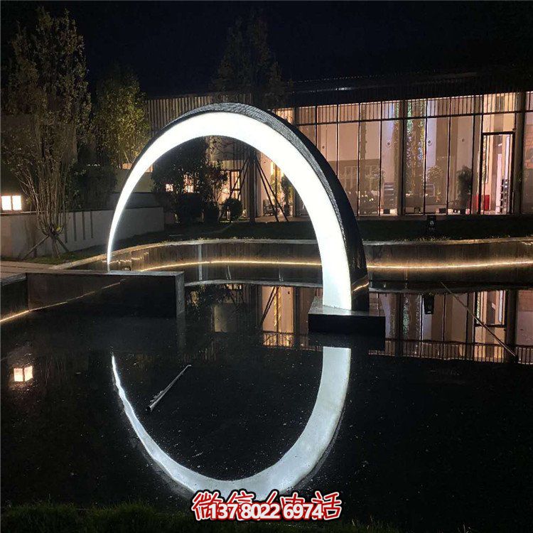 不銹鋼發(fā)光圓環(huán)雕塑，點(diǎn)亮戶外園林景觀