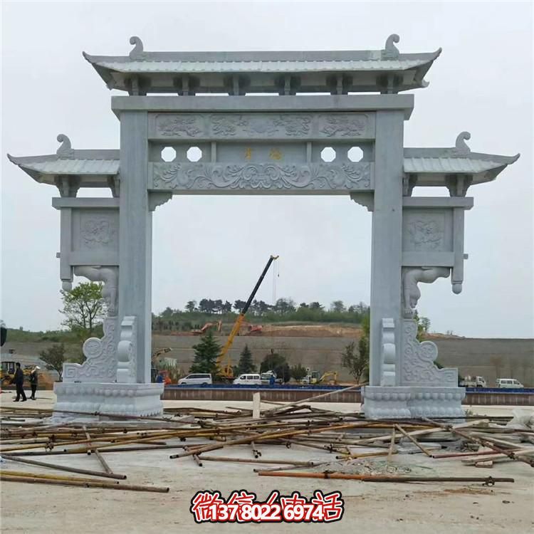 傳統(tǒng)工藝石雕牌坊，點綴鄉(xiāng)村美景