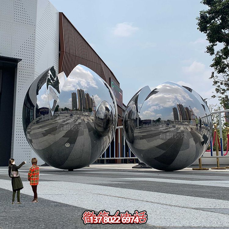 大型不銹鋼鏡面球體雕塑，為你的戶(hù)外空間增添獨(dú)特氣息