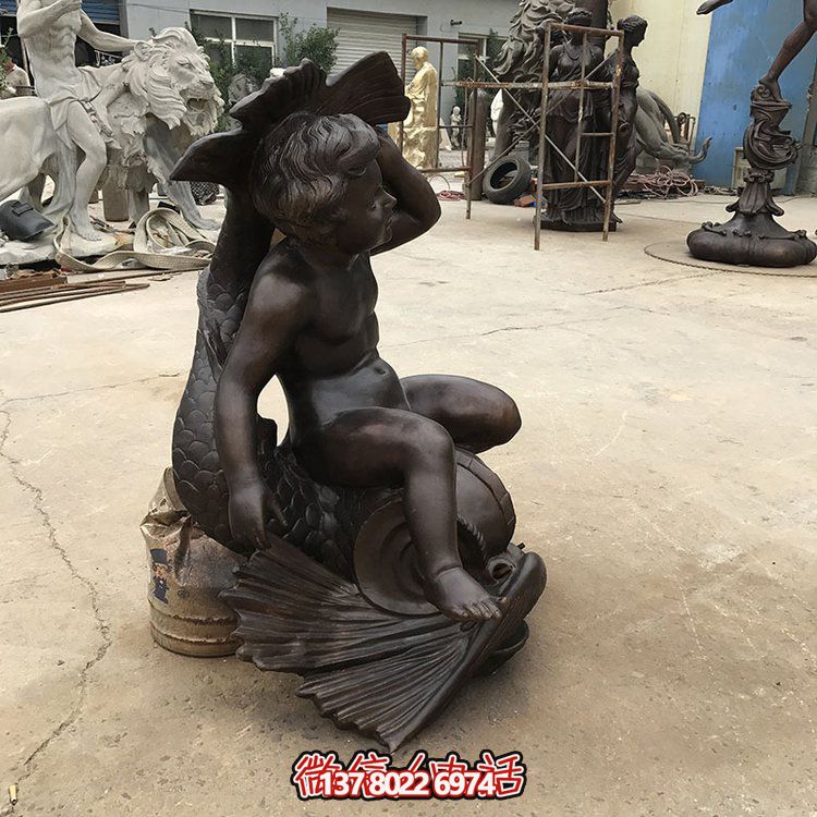 創(chuàng)意銅雕魚坐椅，讓兒童享受景觀之美