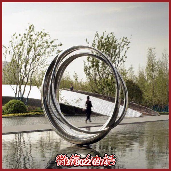 大型不銹鋼鏡面圓環(huán)擺件，點(diǎn)綴園林環(huán)境