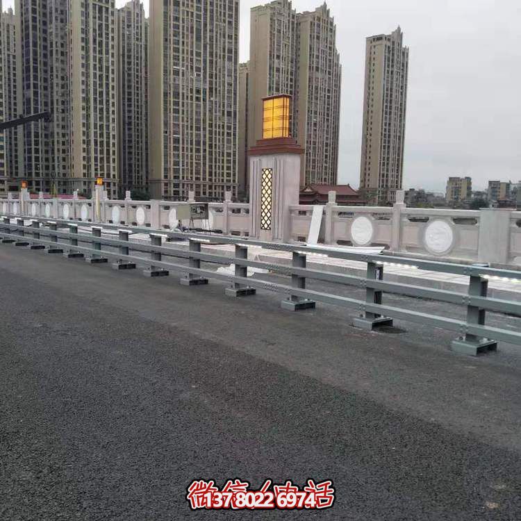 大理石護欄雕塑，為街道景觀帶來精美絕倫