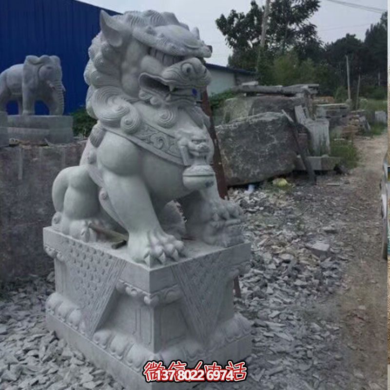 獅子雕塑鎮(zhèn)宅辟邪，美觀大方