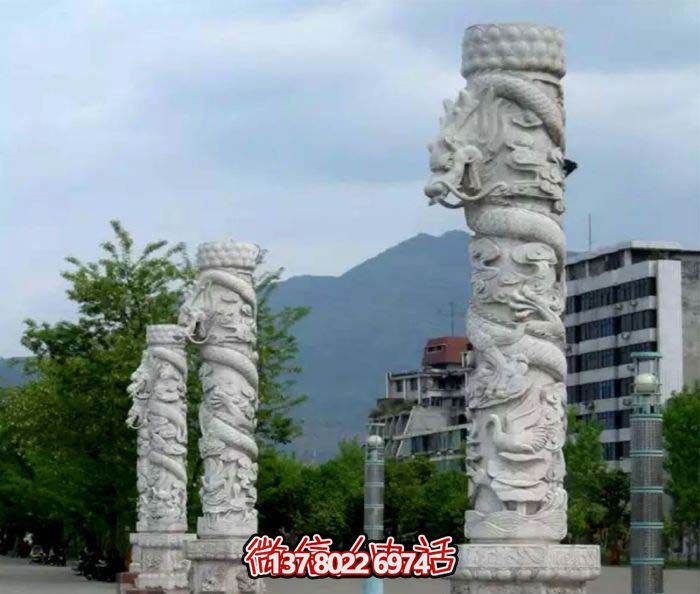 集大理石、石雕、龍柱于一體的大理景觀廣場