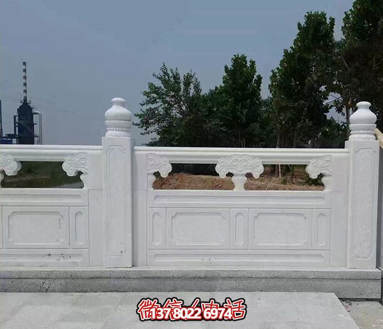 漢白玉鏤空石橋欄桿雕塑，為景區(qū)增添精彩