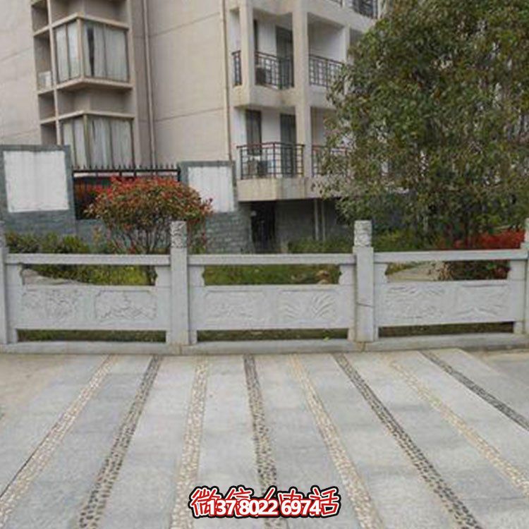 高品質(zhì)青石雕刻欄桿欄板，為您的小區(qū)裝飾添彩