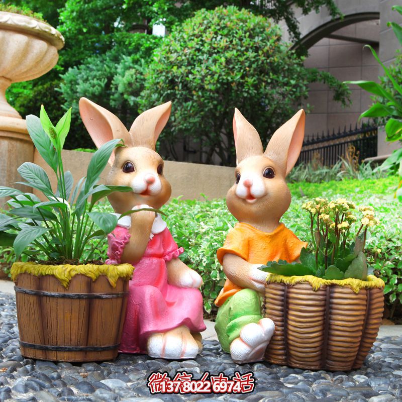 彩繪玻璃鋼兔子雕塑，點(diǎn)綴戶外公園裝飾