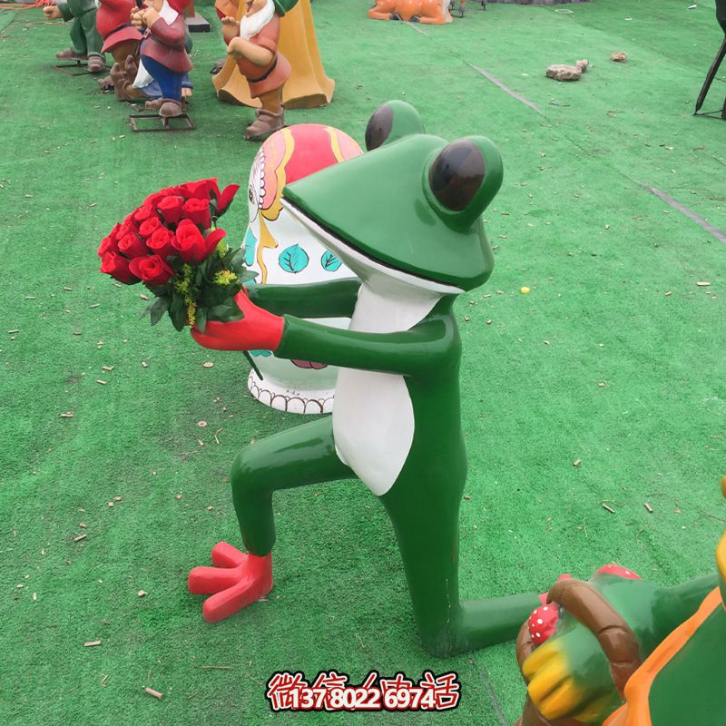 玻璃鋼雕塑，玫瑰青蛙拿玻璃公園裝飾