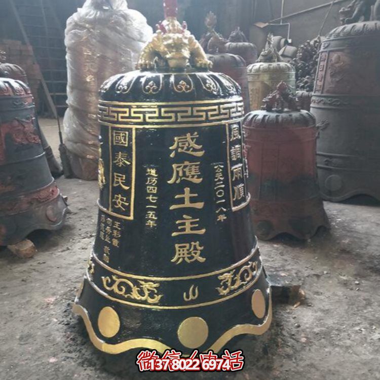古典鑄銅大型掛鐘，為寺廟祠堂擺放