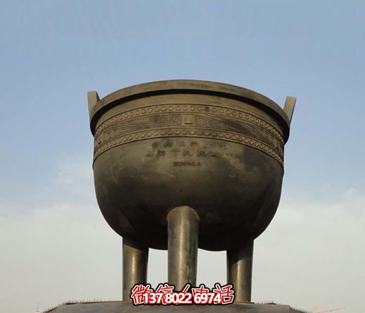 大型青銅圓形香爐，裝飾廣場景區(qū)