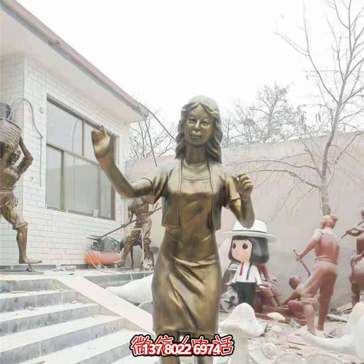 仿銅雕塑玻璃鋼抽象人物，為公園戶外裝飾