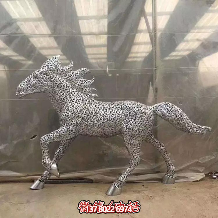 不銹鋼創(chuàng)意馬鏤空雕塑，為戶外廣場草地擺放