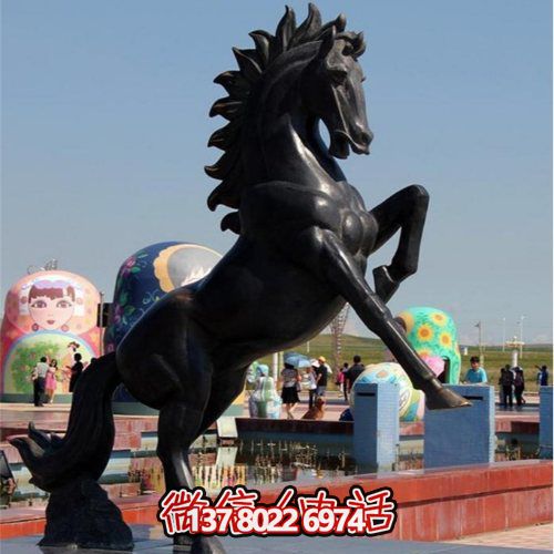 大型仿銅馬玻璃鋼雕塑，為廣場景觀增添無限精彩