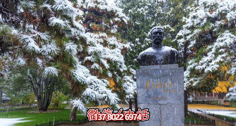 李大釗銅雕胸像，傳承戶外園林名人文化