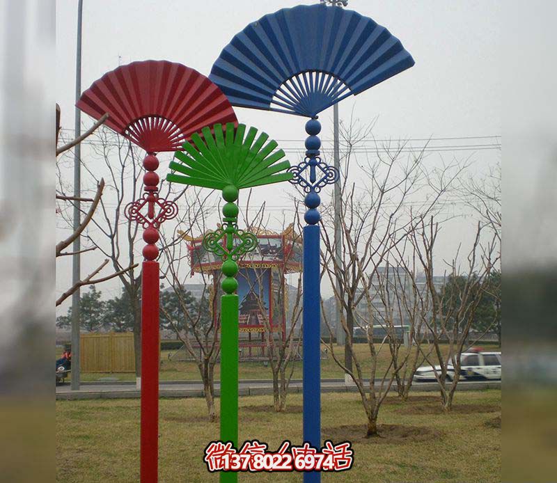 彩繪折扇雕塑，點(diǎn)綴戶外路邊創(chuàng)意空間