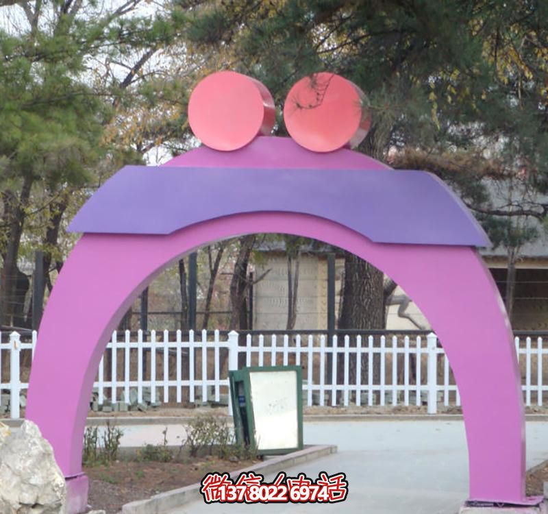 創(chuàng)意玻璃鋼愛心雕塑，裝點城市公園