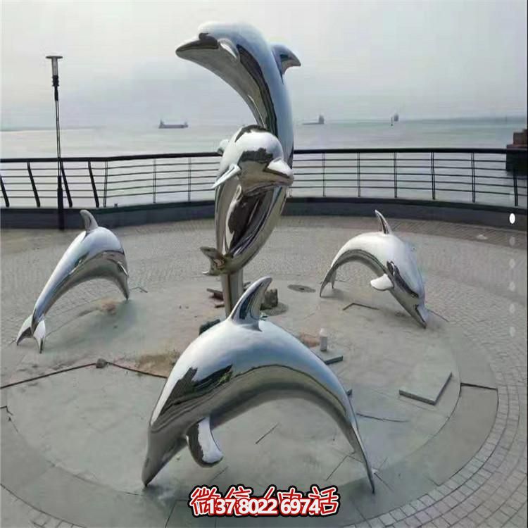 不銹鋼海豚雕塑，讓海邊的廣場(chǎng)更加美觀