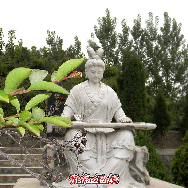 彈琴游玩古代景區(qū)，感受石雕雕塑之美