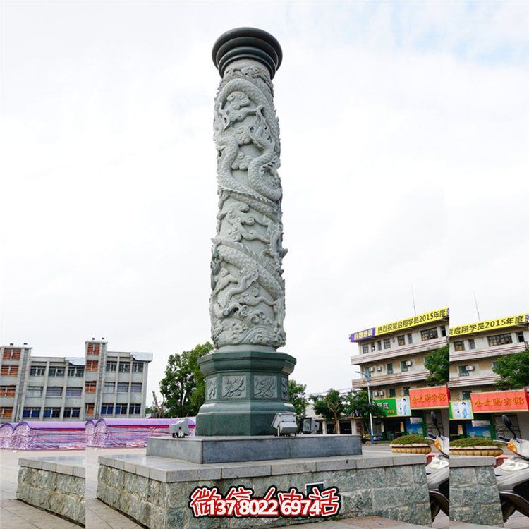 大理石浮雕龍柱，點(diǎn)綴校園廣場(chǎng)