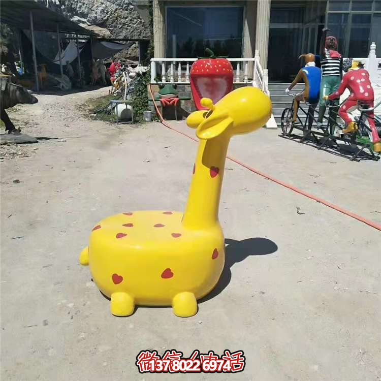 玻璃鋼長(zhǎng)頸鹿擺件，安全可靠、適用于多種場(chǎng)景