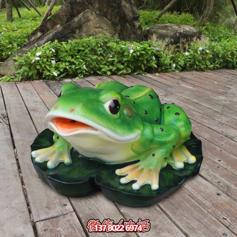 創(chuàng)意玻璃鋼青蛙雕塑，為廣場(chǎng)增添活力