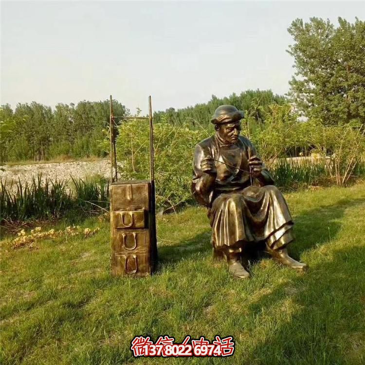 藝術精美的銅雕人物雕塑，點綴美麗的戶外園林景觀