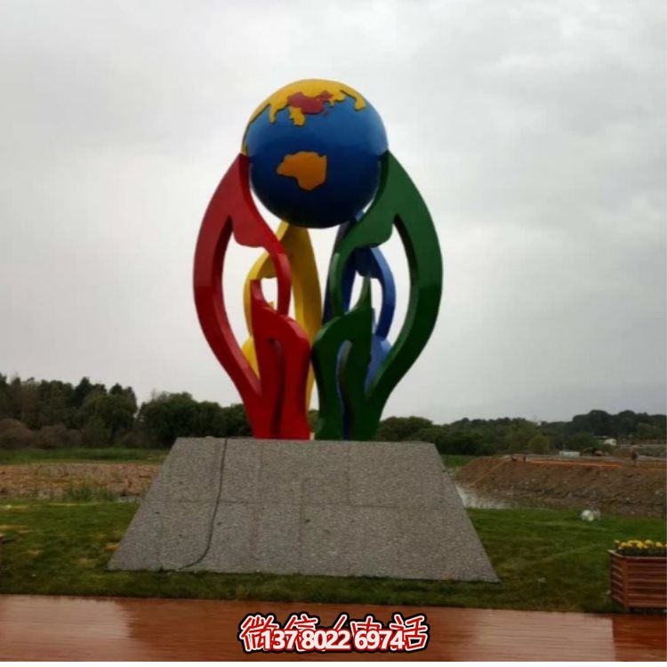 大型不銹鋼彩繪噴漆雕塑，為景區(qū)景觀廣場(chǎng)增色