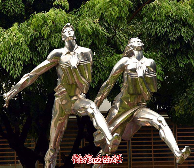 不銹鋼操場雕塑，鏡面反射跑步樂趣