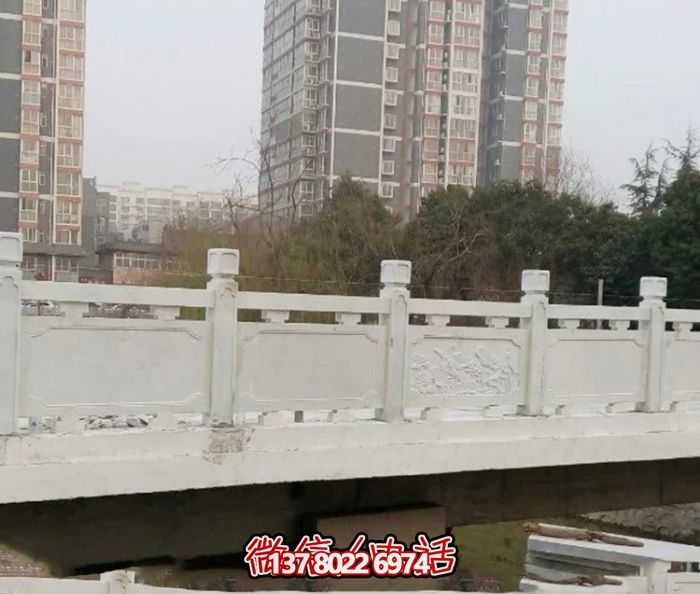 漢白玉鑲嵌欄桿，雕塑點(diǎn)綴美麗小區(qū)公園