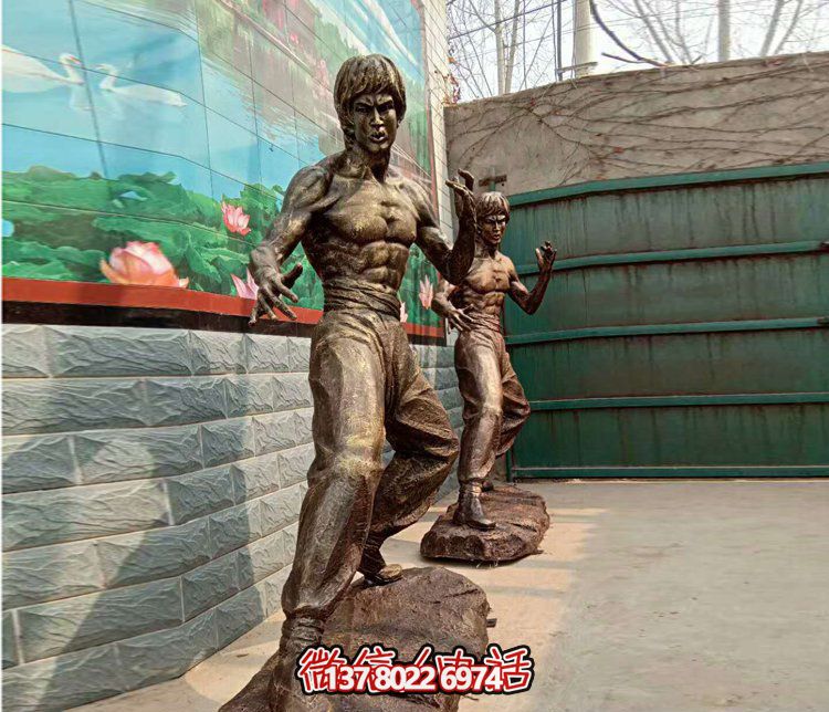 “李小龍雕塑從電影院到廣場(chǎng)，功夫明星永存”