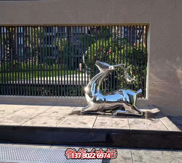抬頭跪地鹿雕塑，地產售樓部鏡面不銹鋼鹿動物擺件
